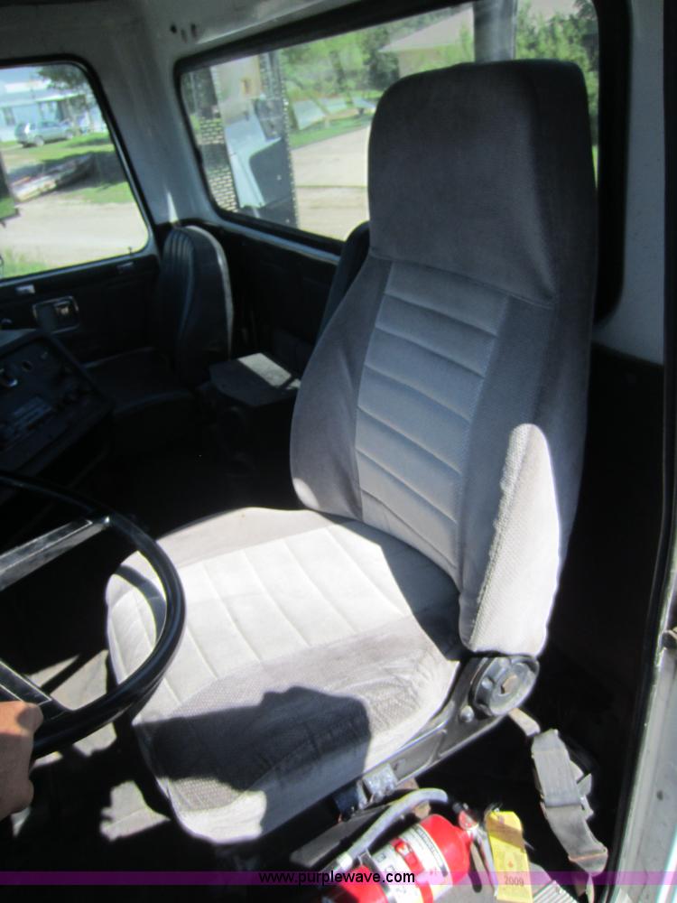 image for item D5511 1985 Volvo White WCM semi truck