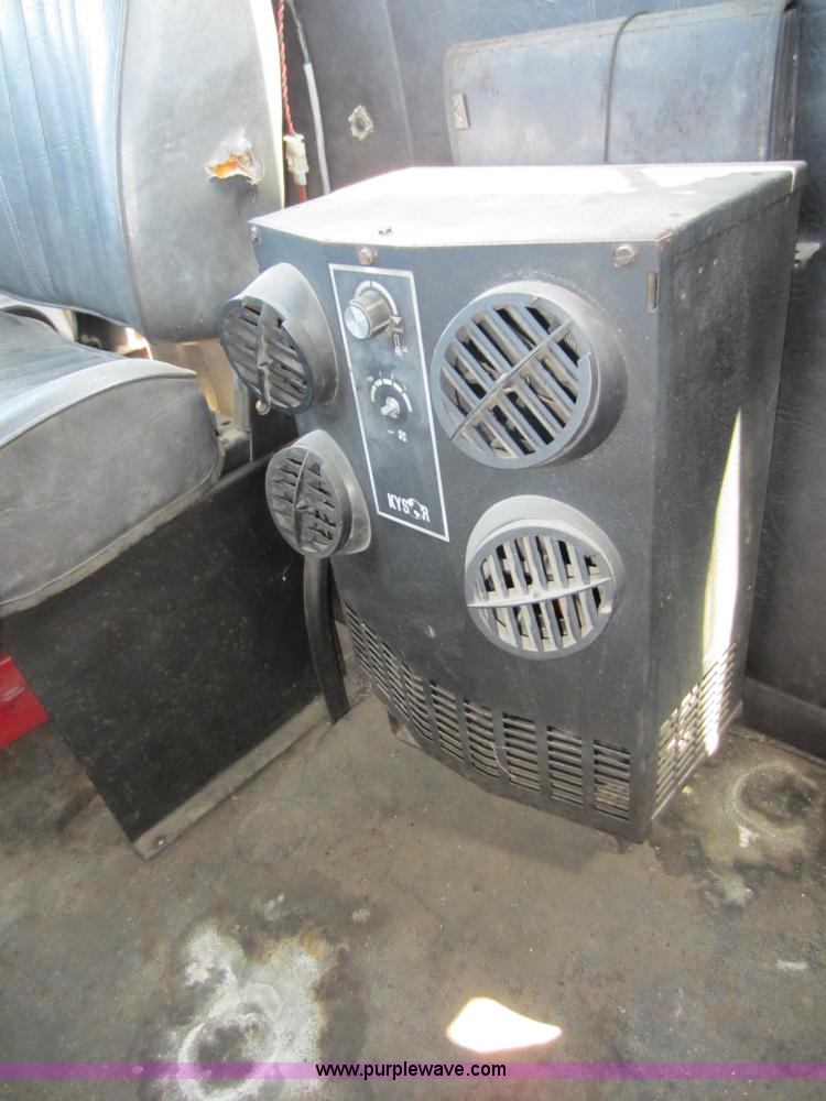 image for item D5511 1985 Volvo White WCM semi truck