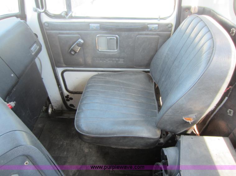 image for item D5511 1985 Volvo White WCM semi truck