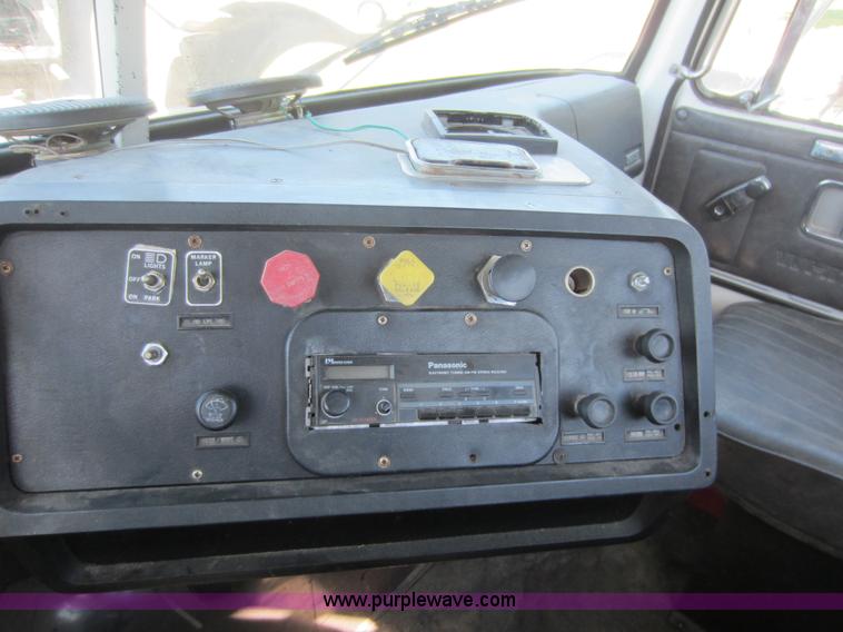 image for item D5511 1985 Volvo White WCM semi truck