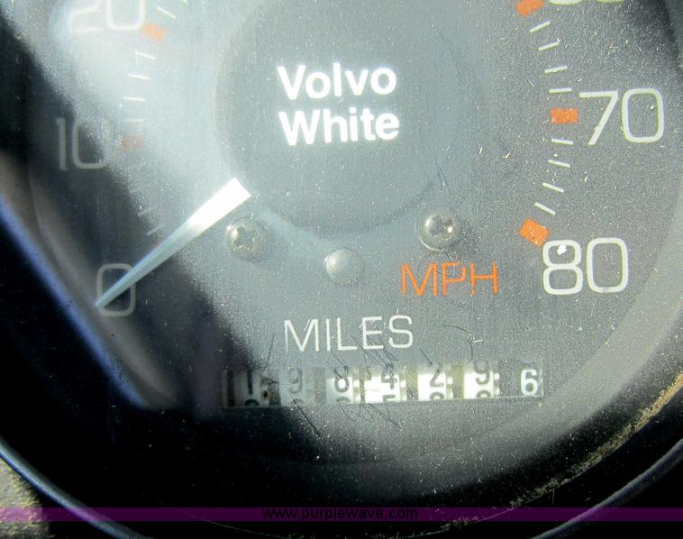 image for item D5511 1985 Volvo White WCM semi truck