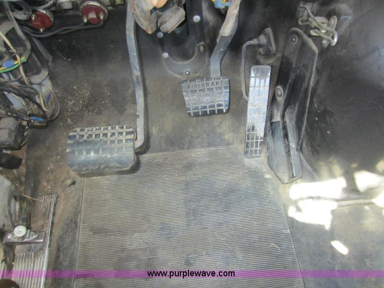 image for item D5511 1985 Volvo White WCM semi truck