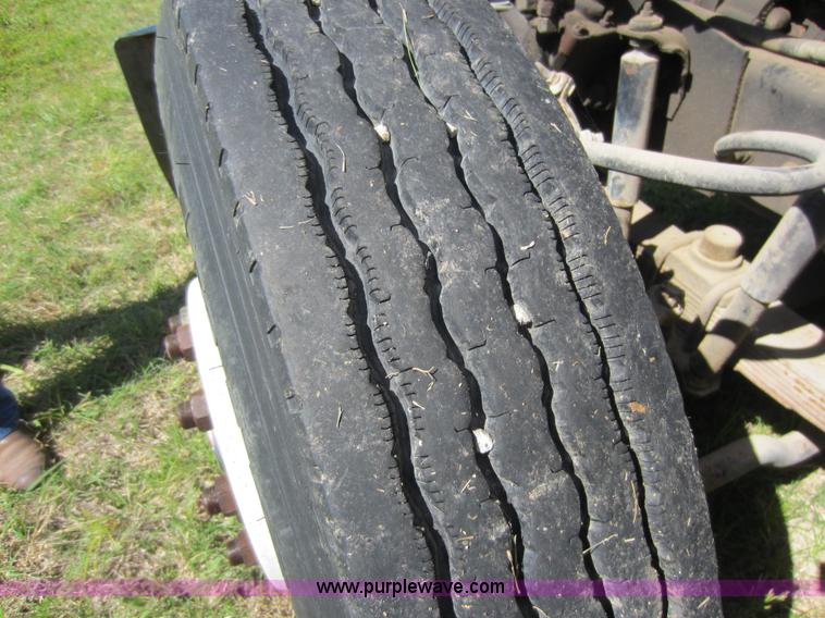 image for item D5511 1985 Volvo White WCM semi truck