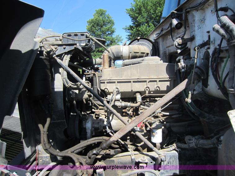 image for item D5511 1985 Volvo White WCM semi truck