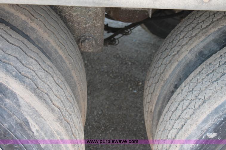 image for item D7865 2001 Great Dane dry van trailer