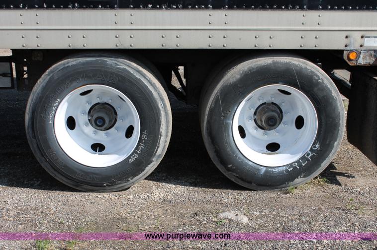 image for item D7866 2000 Great Dane dry van trailer