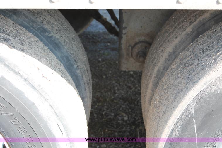 image for item D7866 2000 Great Dane dry van trailer