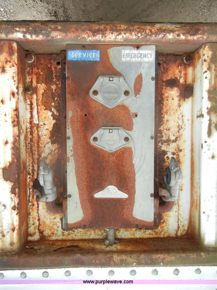 image for item K9198 1974 Gindy 42' dry van trailer