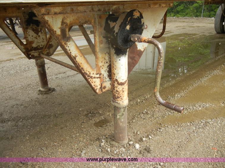 image for item K9198 1974 Gindy 42' dry van trailer