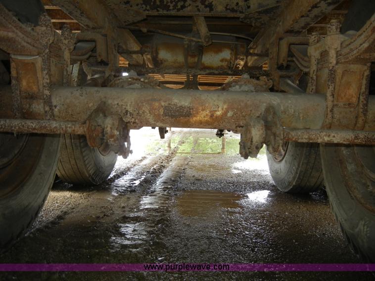 image for item K9198 1974 Gindy 42' dry van trailer