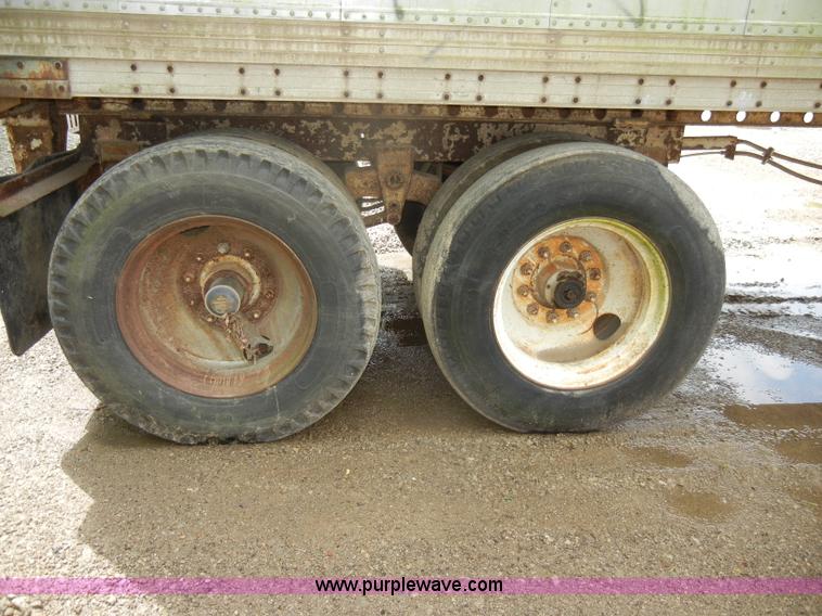 image for item K9198 1974 Gindy 42' dry van trailer