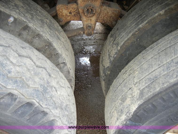 image for item K9198 1974 Gindy 42' dry van trailer