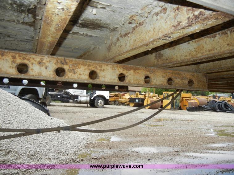 image for item K9198 1974 Gindy 42' dry van trailer