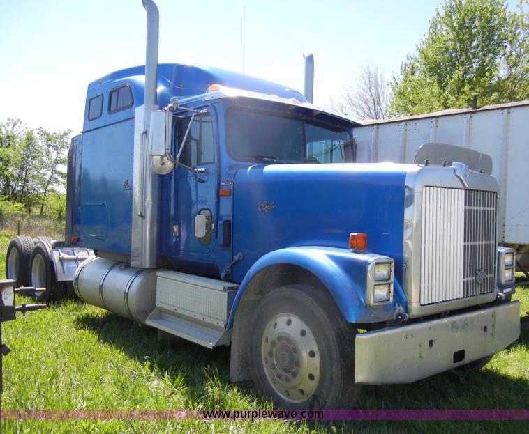 image for item K9750 1997 IH Eagle 9300 semi truck