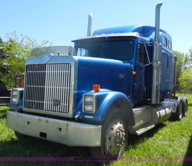 image for item K9750 1997 IH Eagle 9300 semi truck