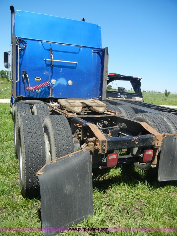 image for item K9750 1997 IH Eagle 9300 semi truck