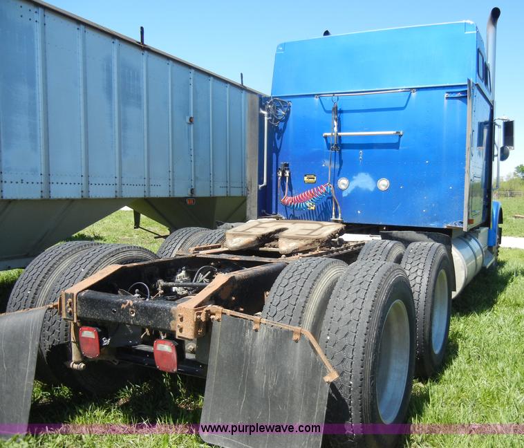 image for item K9750 1997 IH Eagle 9300 semi truck