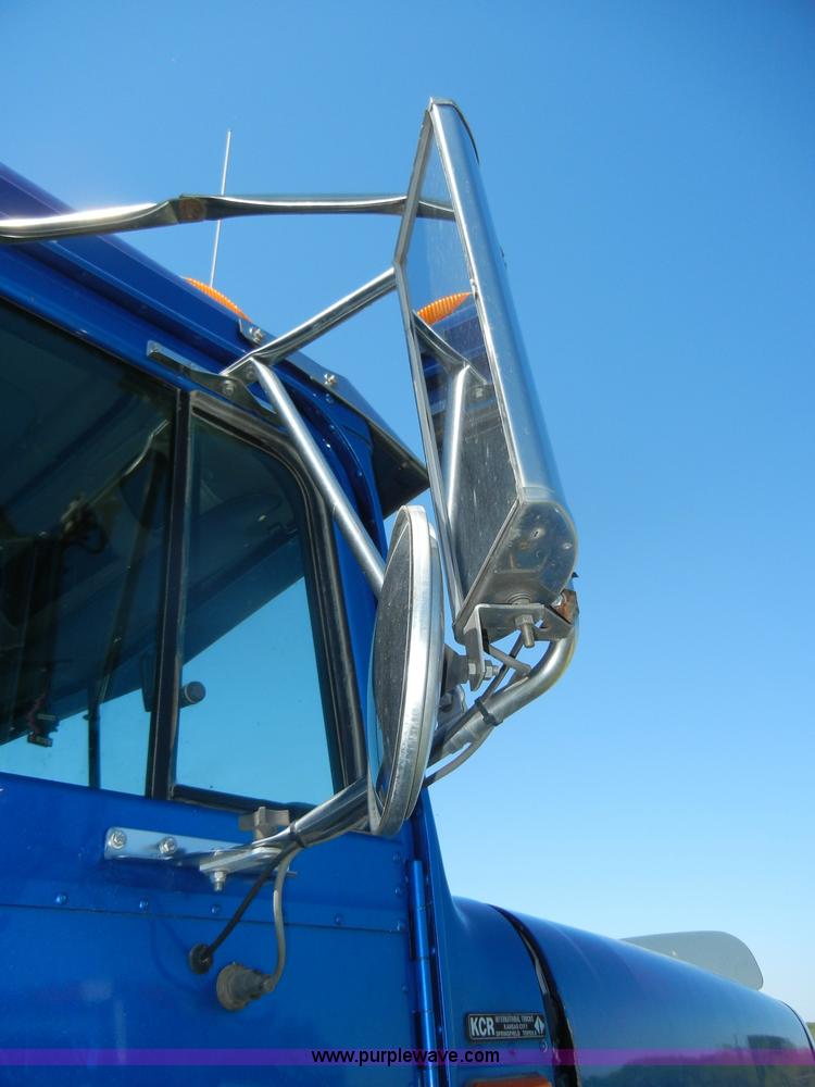 image for item K9750 1997 IH Eagle 9300 semi truck