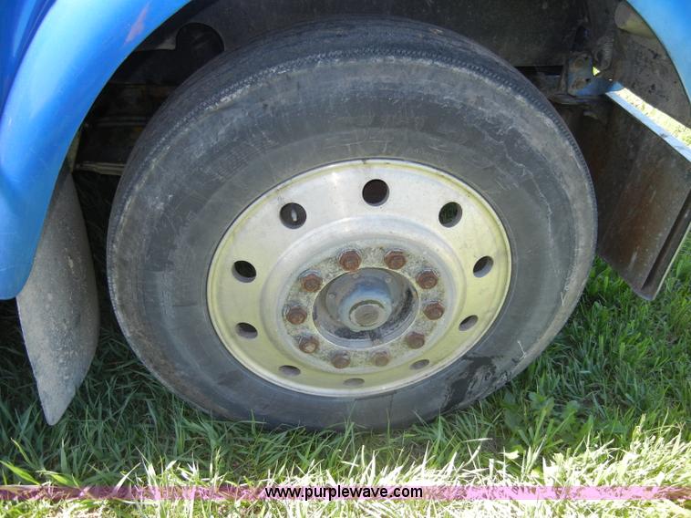 image for item K9750 1997 IH Eagle 9300 semi truck