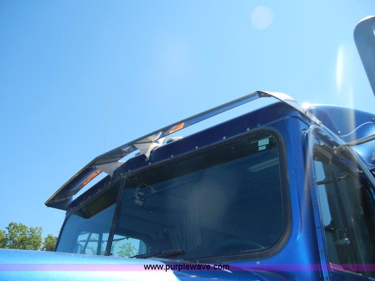 image for item K9750 1997 IH Eagle 9300 semi truck