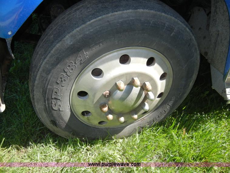 image for item K9750 1997 IH Eagle 9300 semi truck