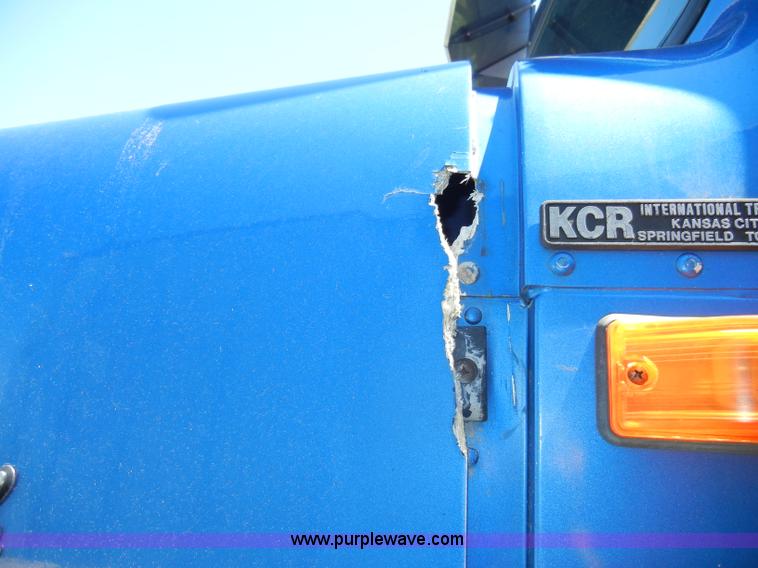 image for item K9750 1997 IH Eagle 9300 semi truck