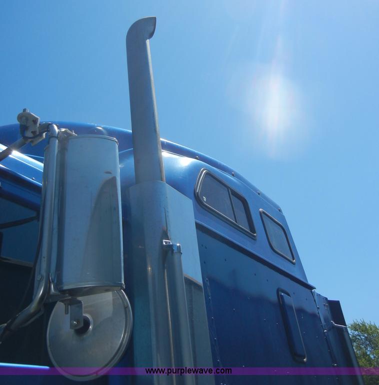 image for item K9750 1997 IH Eagle 9300 semi truck