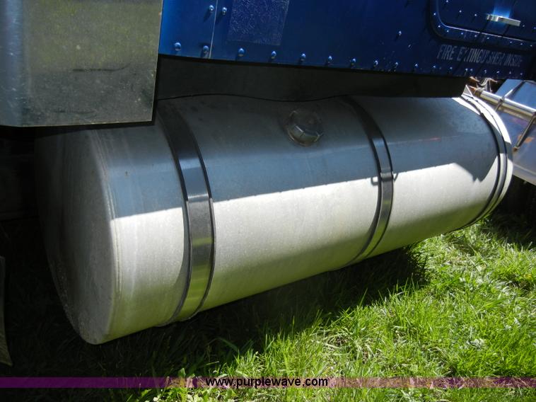 image for item K9750 1997 IH Eagle 9300 semi truck