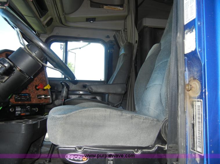 image for item K9750 1997 IH Eagle 9300 semi truck