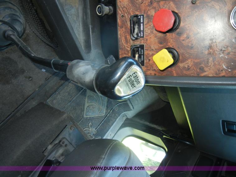 image for item K9750 1997 IH Eagle 9300 semi truck