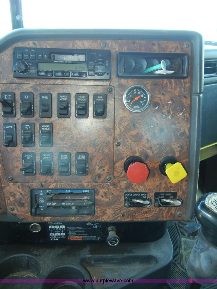 image for item K9750 1997 IH Eagle 9300 semi truck