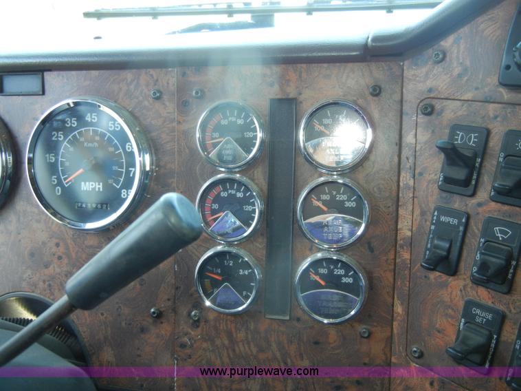 image for item K9750 1997 IH Eagle 9300 semi truck