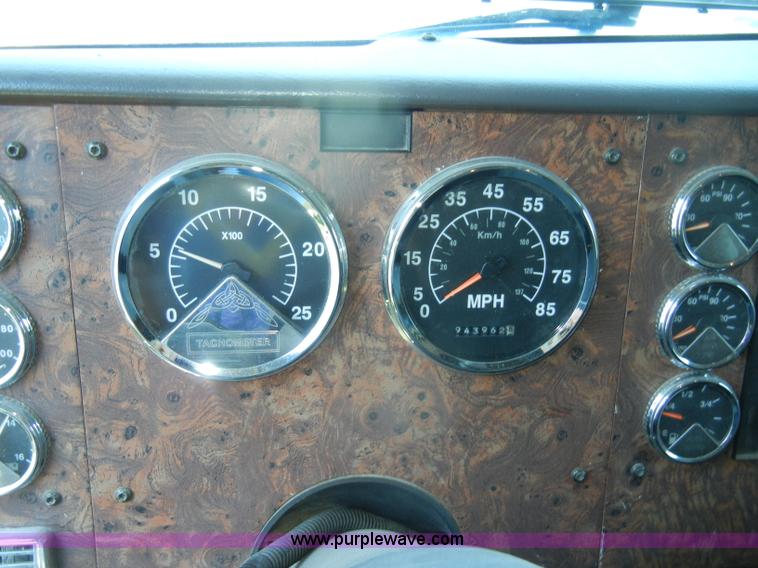 image for item K9750 1997 IH Eagle 9300 semi truck