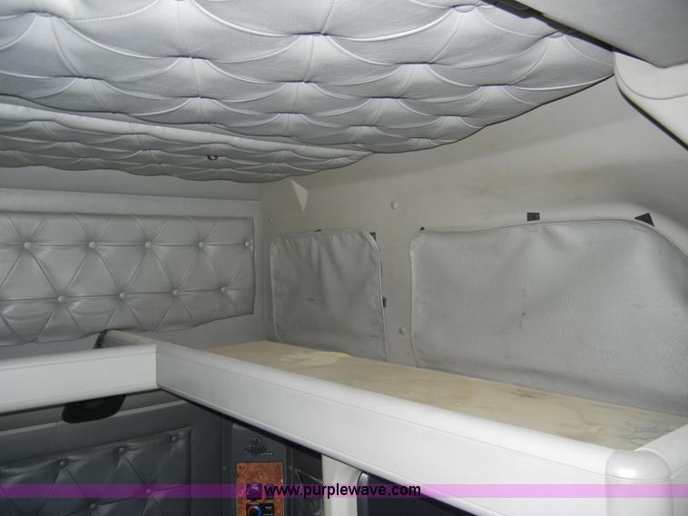 image for item K9750 1997 IH Eagle 9300 semi truck