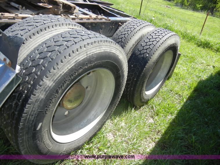 image for item K9750 1997 IH Eagle 9300 semi truck