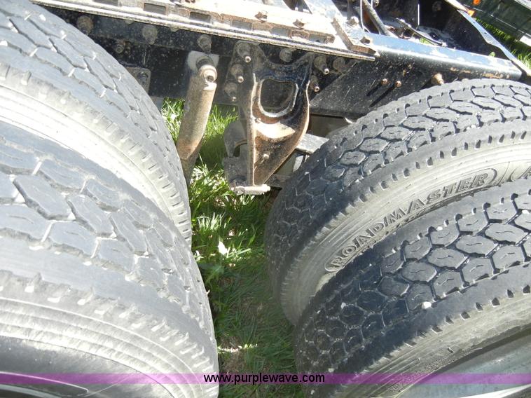 image for item K9750 1997 IH Eagle 9300 semi truck