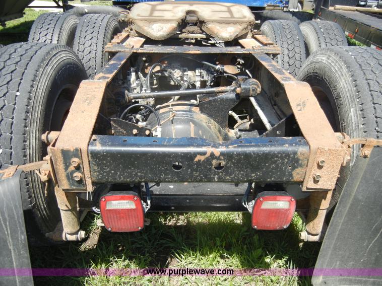 image for item K9750 1997 IH Eagle 9300 semi truck