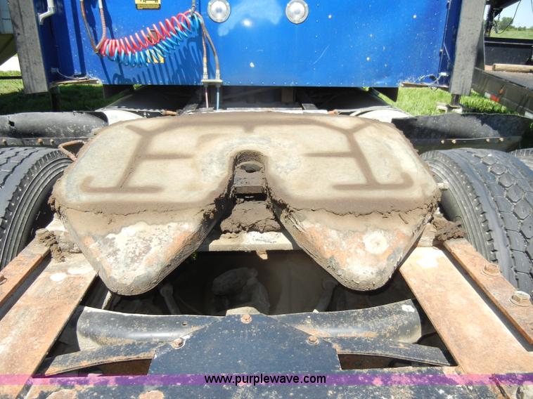 image for item K9750 1997 IH Eagle 9300 semi truck