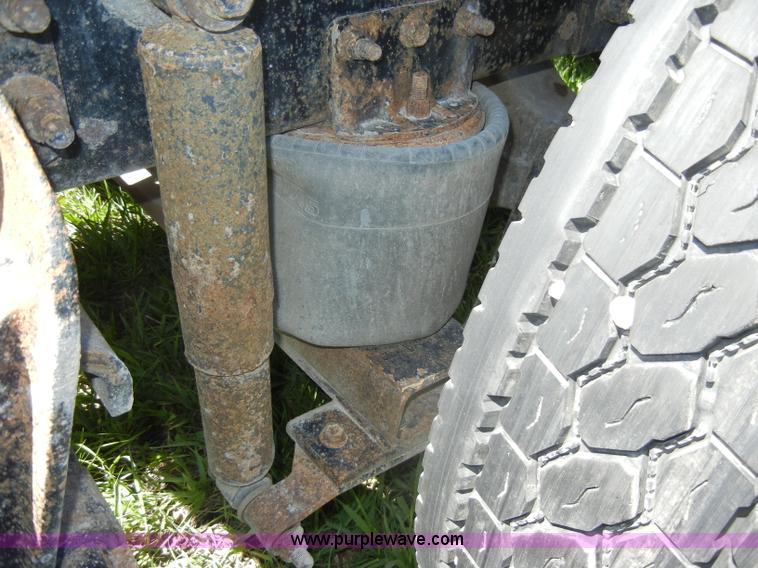 image for item K9750 1997 IH Eagle 9300 semi truck