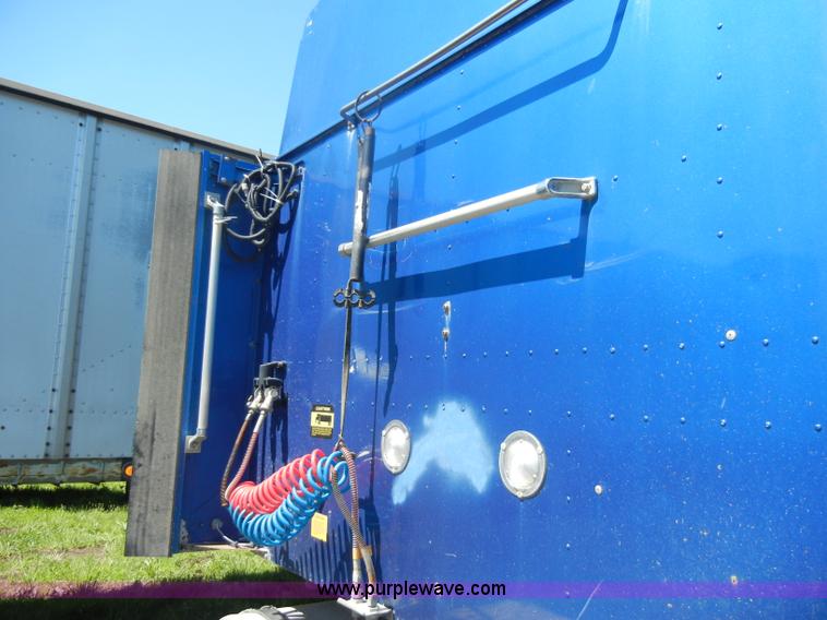 image for item K9750 1997 IH Eagle 9300 semi truck