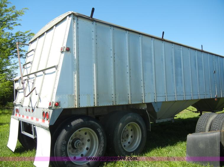 image for item K9759 1989 Merritt T 43' grain trailer