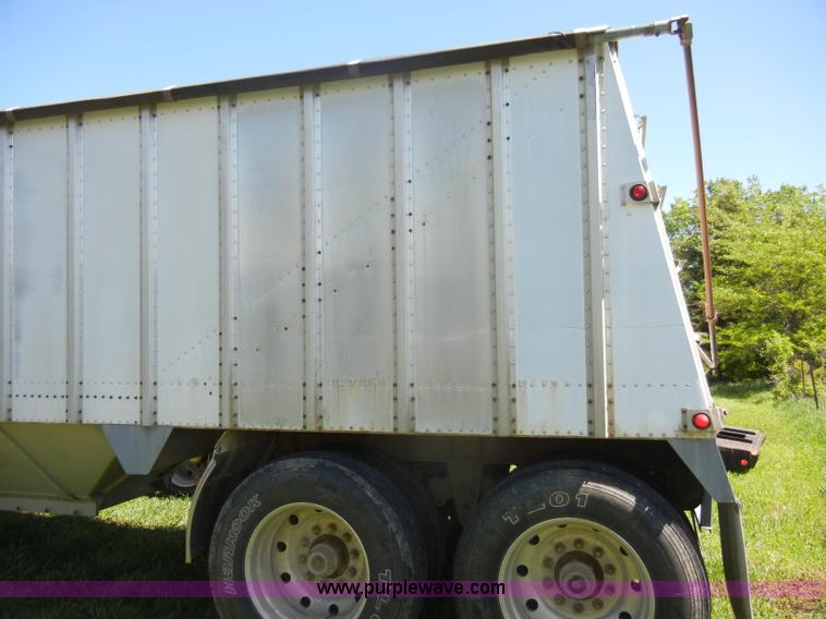 image for item K9759 1989 Merritt T 43' grain trailer
