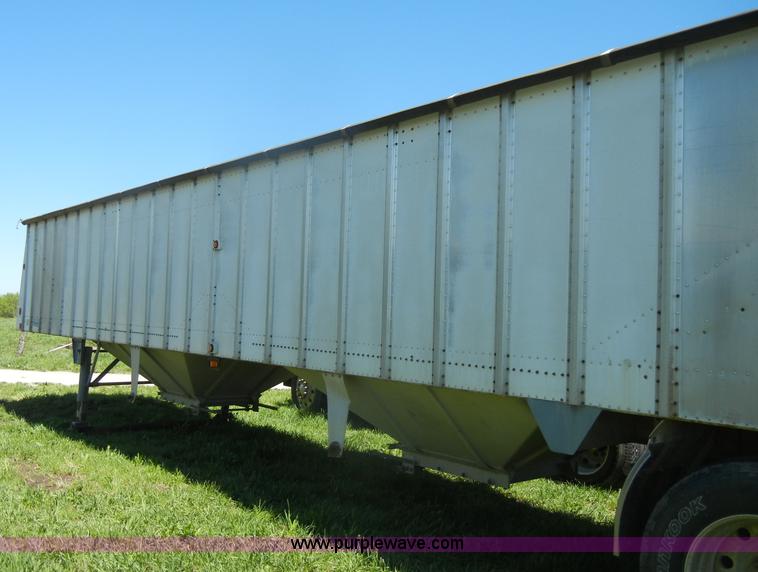 image for item K9759 1989 Merritt T 43' grain trailer