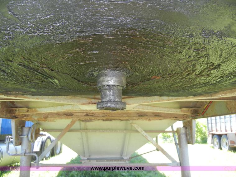 image for item K9759 1989 Merritt T 43' grain trailer