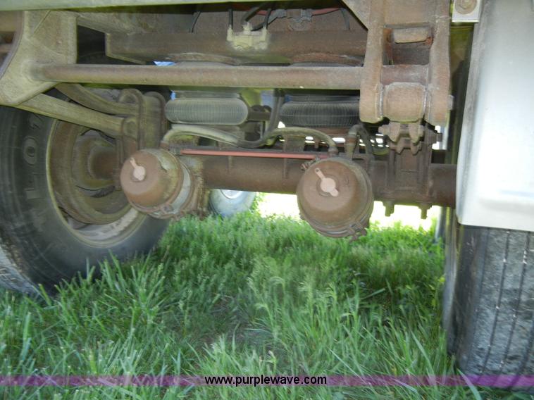 image for item K9759 1989 Merritt T 43' grain trailer