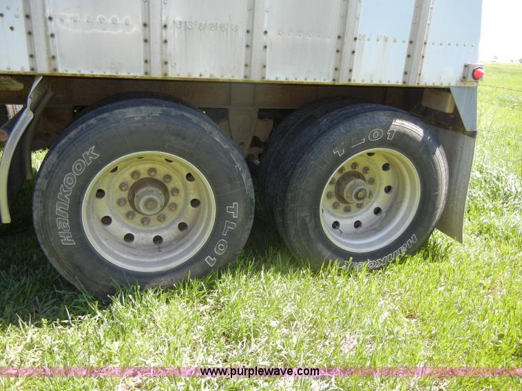 image for item K9759 1989 Merritt T 43' grain trailer