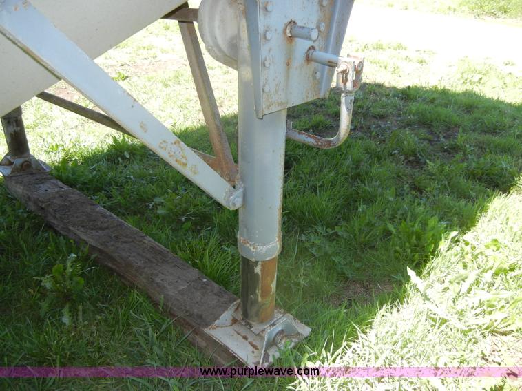 image for item K9759 1989 Merritt T 43' grain trailer