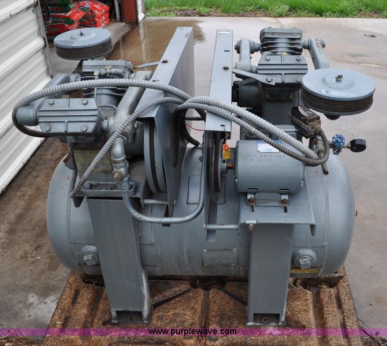 image for item A5871 Ingersoll Rand vacuum pump system