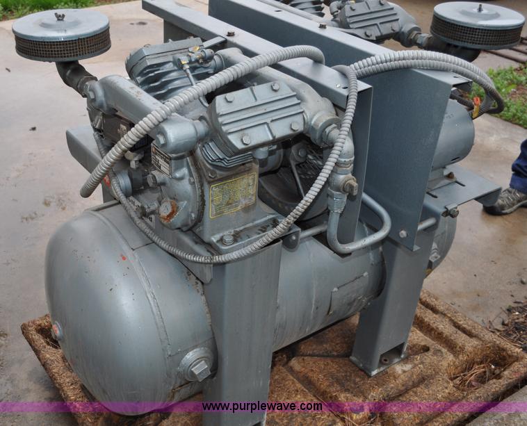 image for item A5871 Ingersoll Rand vacuum pump system