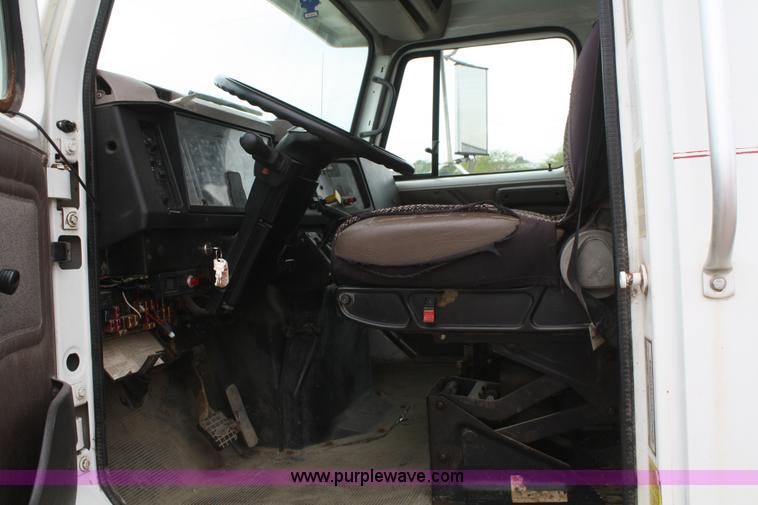image for item B6597 2001 International 4900 semi truck cab and chassis